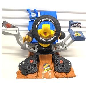 Hot Wheels Monster Trucks Arena Smashers Crushzilla Takedown HPN71 Playset